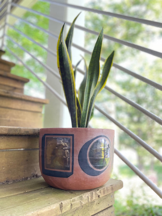 Vasija con patas grandes - Cara de abrazo