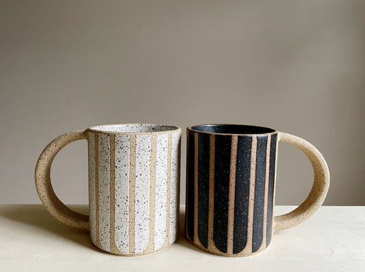 12 onzas. Taza - Líneas Redondeadas - Negro