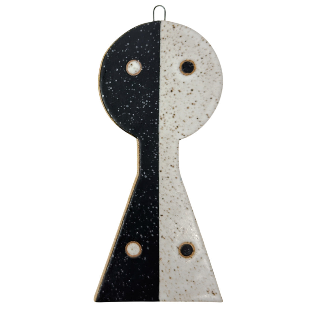 Buddy de escultura colgante - Blanco y negro